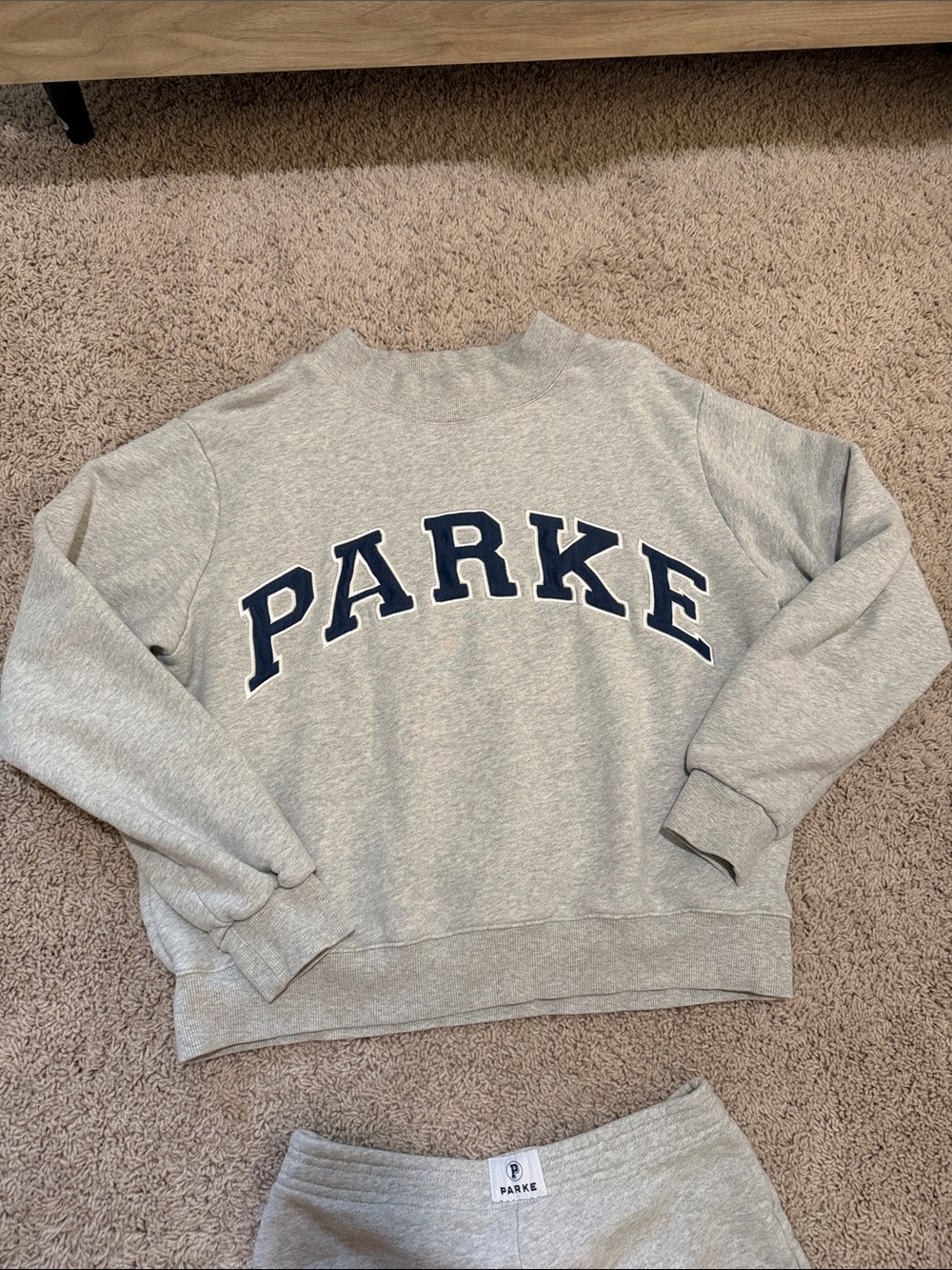 Parke Heather Gray Mockneck Sweatshirt AND Shorts with Navy Logo S/M - Picture 2 of 5